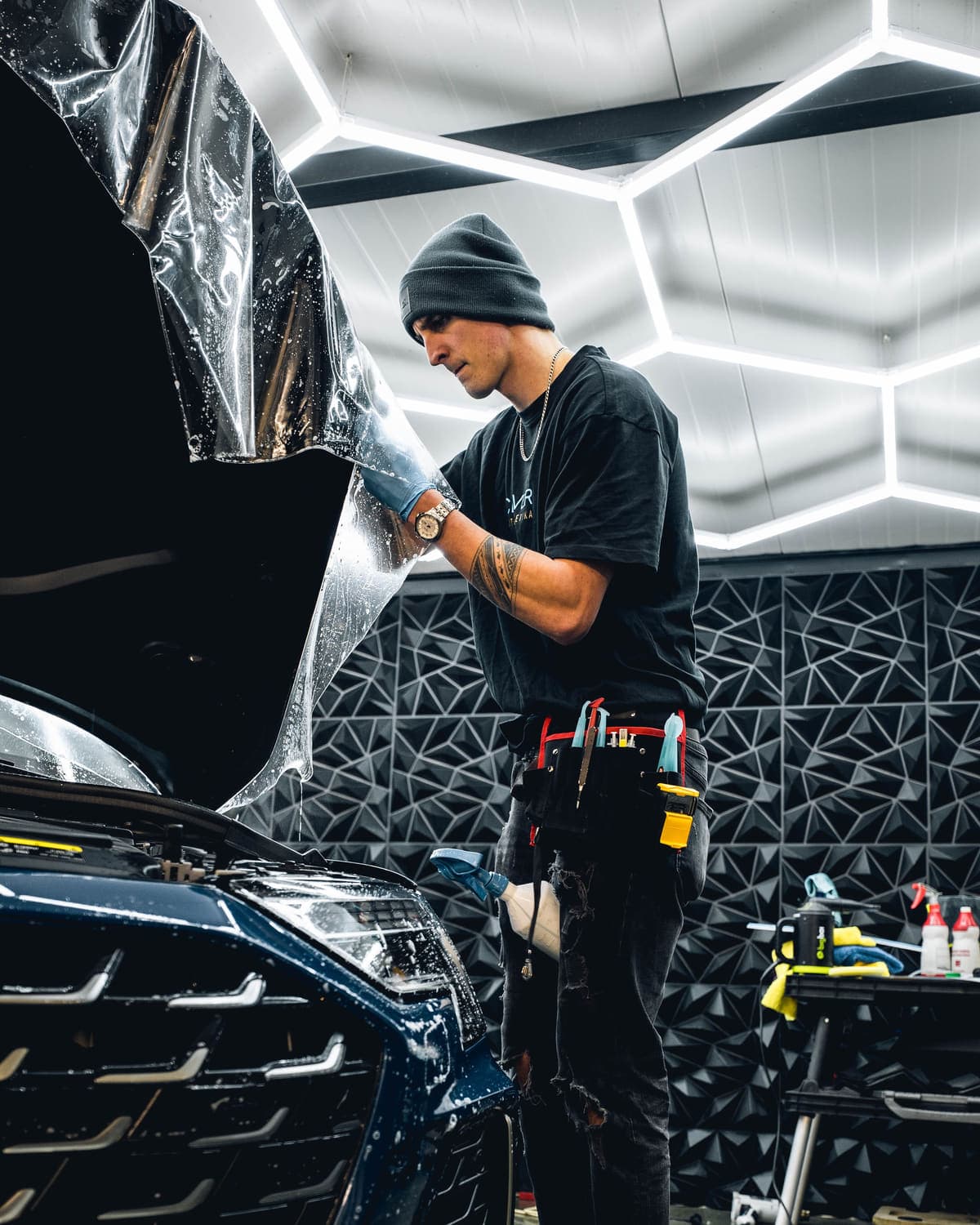 Detailer Clover podczas aplikacji produktu na lakier